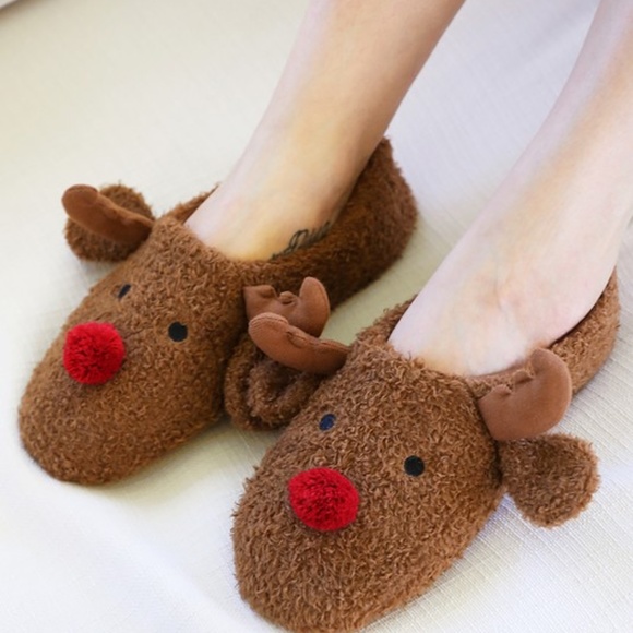 Cozy reindeer house slippers - Picture 2 of 6